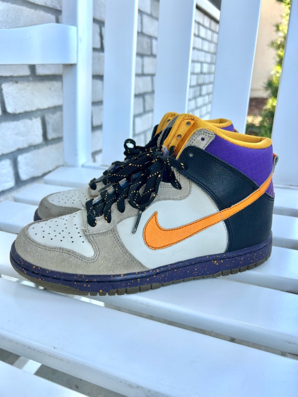 Sz 6 youth mens Nike air sneaker shoes kicks